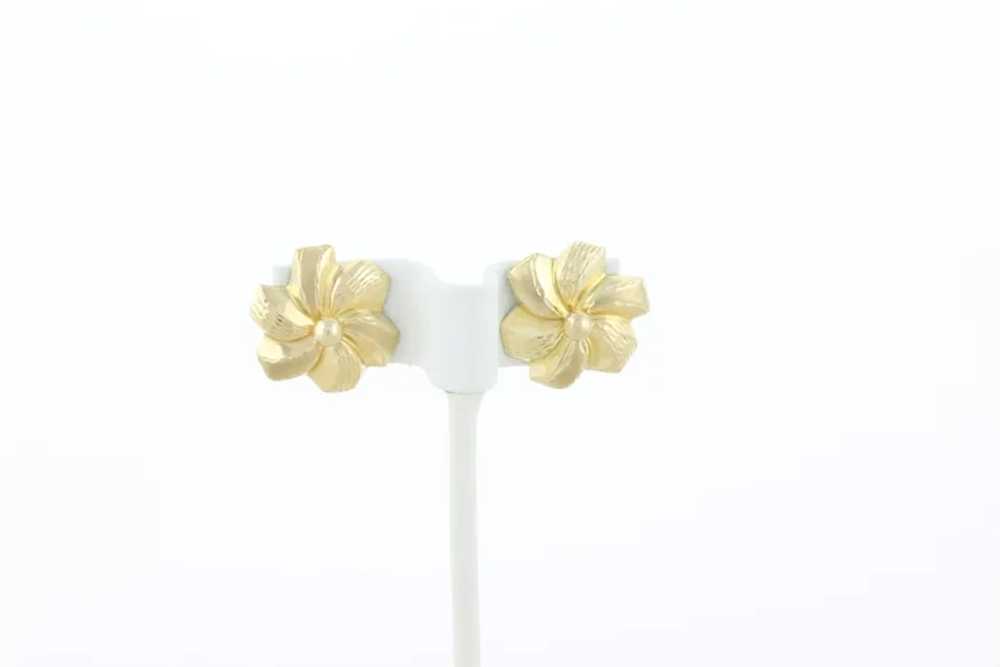 14k Yellow Gold Large Flower Stud Post Earrings S… - image 5