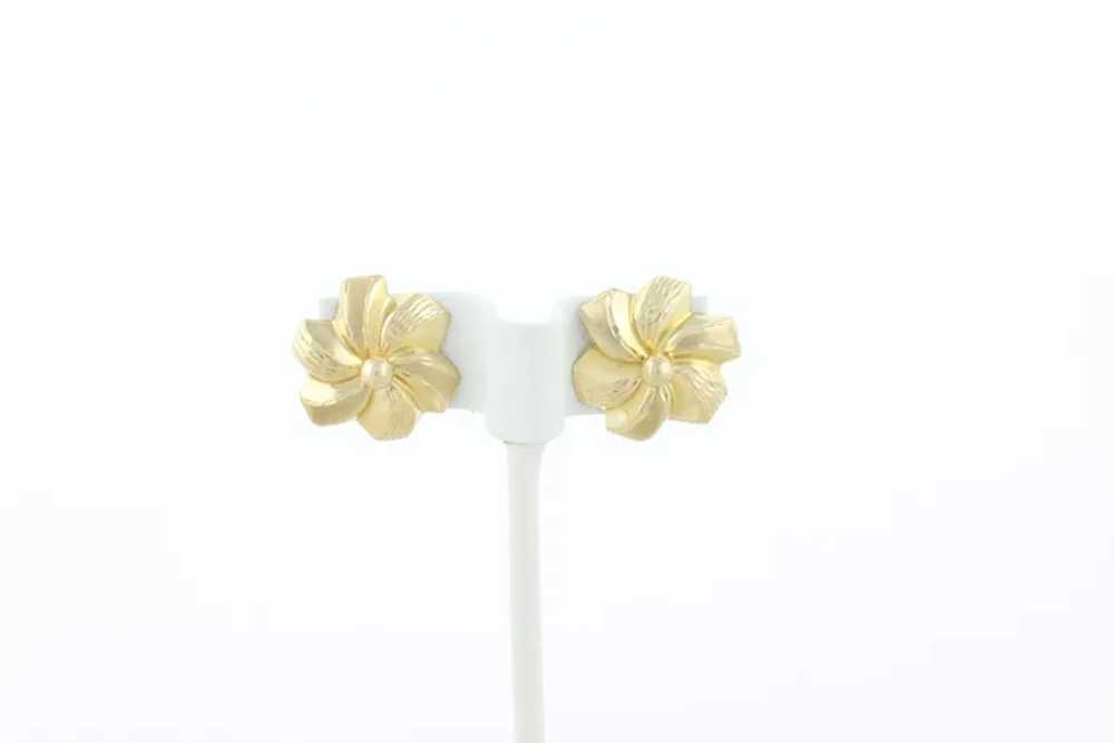 14k Yellow Gold Large Flower Stud Post Earrings S… - image 7