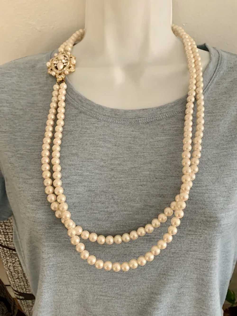 Vintage Trifari tm Faux Pearls 2 strands Necklace… - image 2