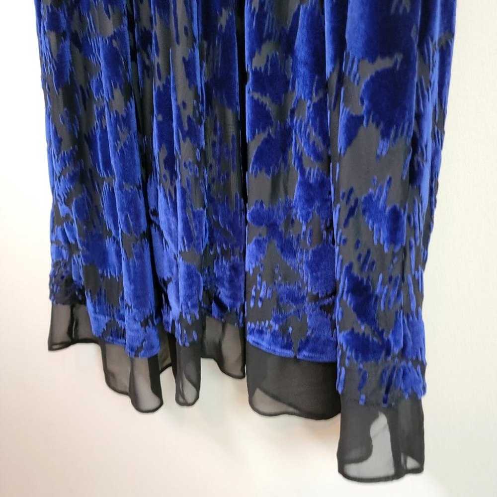 Simply Vera Wang Blue Velvet & Black Long Sleeve … - image 5