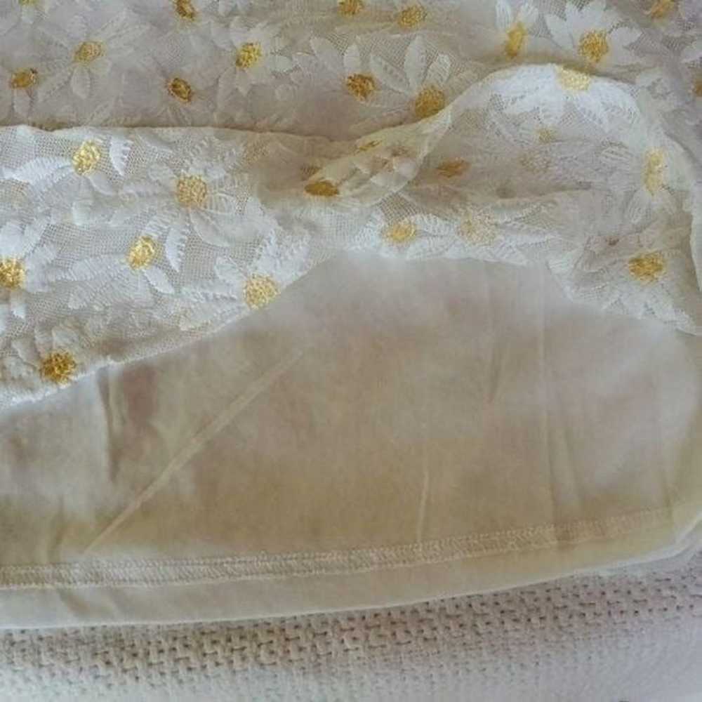 &Merci Sz. M Embroidered White Daisies Lace Lined… - image 10