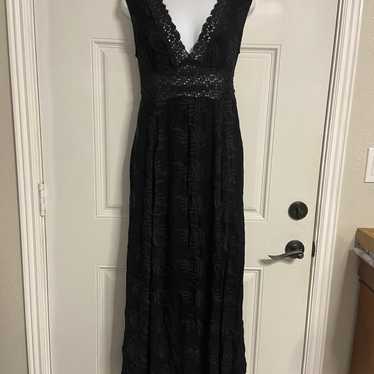 D3- VENUS Black Embroidered Maxi Dress