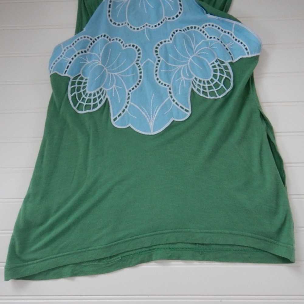 Vintage Free People back flower appliqué v-neck t… - image 4