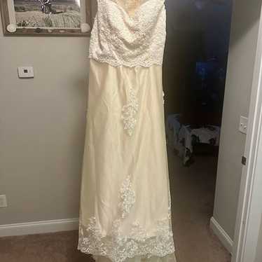 Beautiful Lace Wedding Dress in Cream Size 16-18