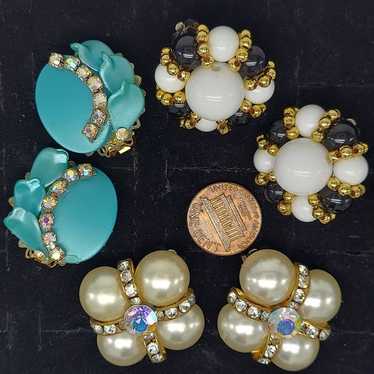 Lot 3 earrings set thermoset