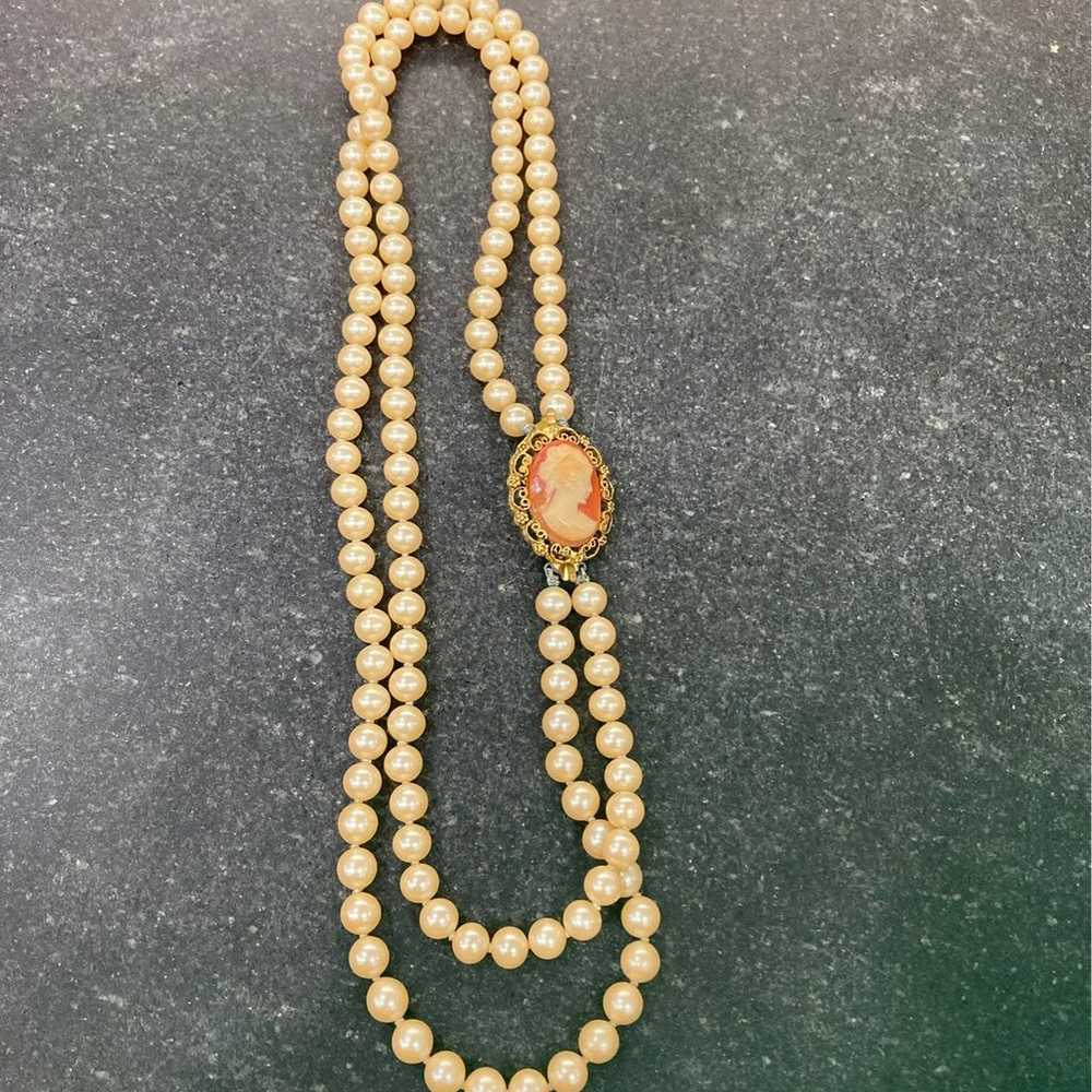 Pearl/cameo necklace - image 1