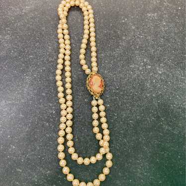 Pearl/cameo necklace - image 1