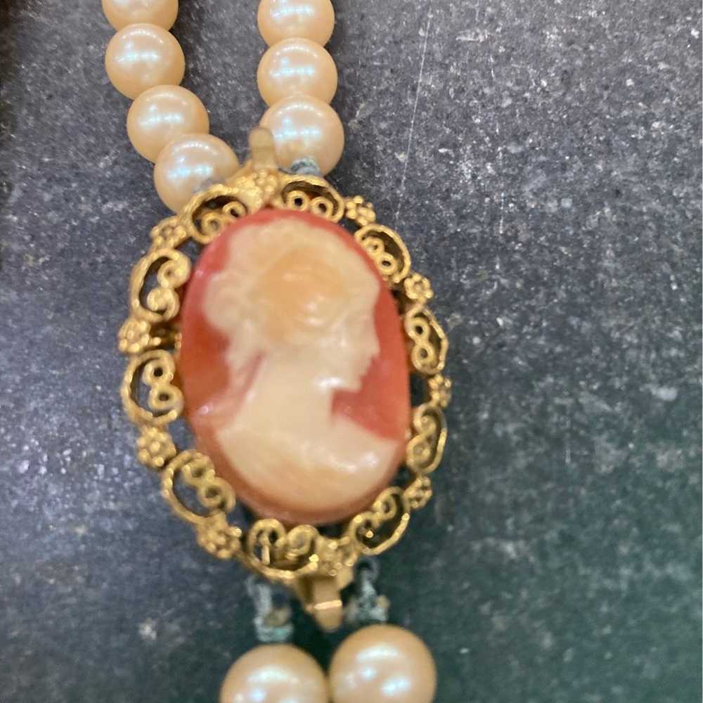 Pearl/cameo necklace - image 2