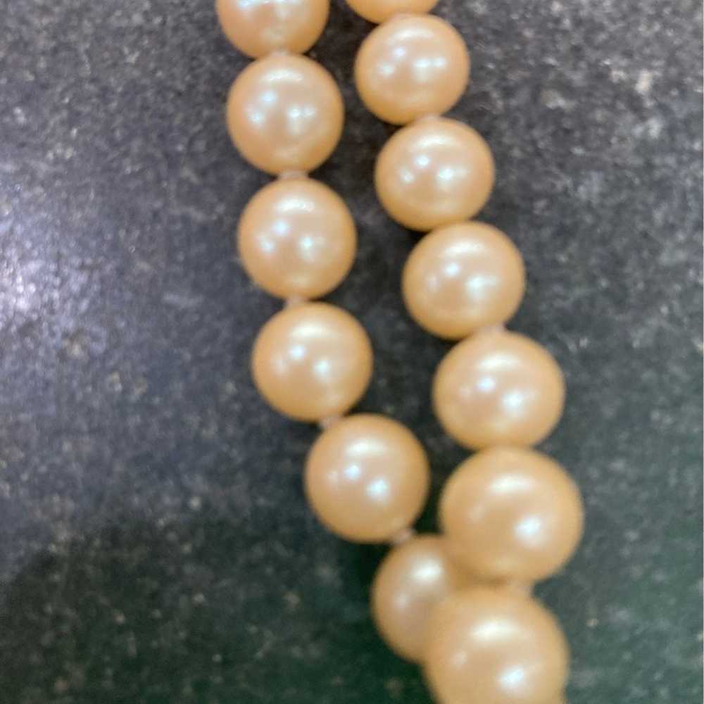 Pearl/cameo necklace - image 3