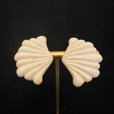 Carved Bovine Bone Bangle Bracelet - Visible high quality Cross Hatching Grain