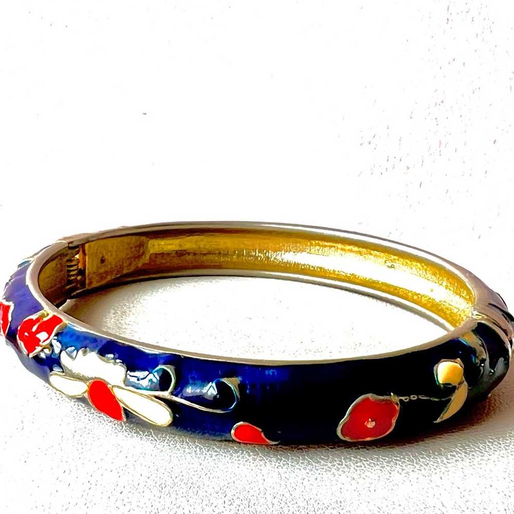 VINTAGE ENAMEL HINGED BANGLE BRACELET BLUE RED RO… - image 10