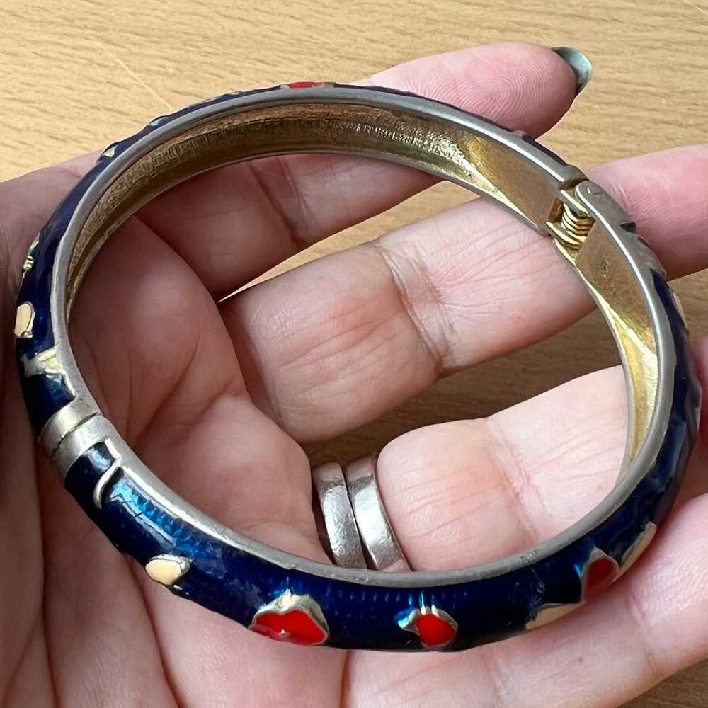 VINTAGE ENAMEL HINGED BANGLE BRACELET BLUE RED RO… - image 7