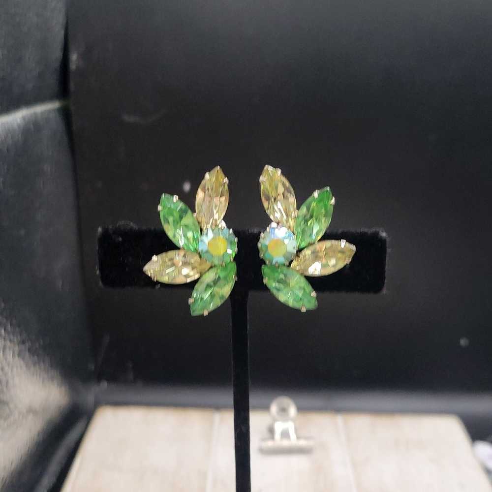 Vintage uranium glass silvertone clip on earrings - image 2