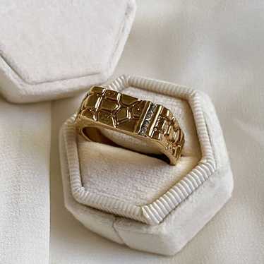 VTG Gold Seta Signet Crackle Ring