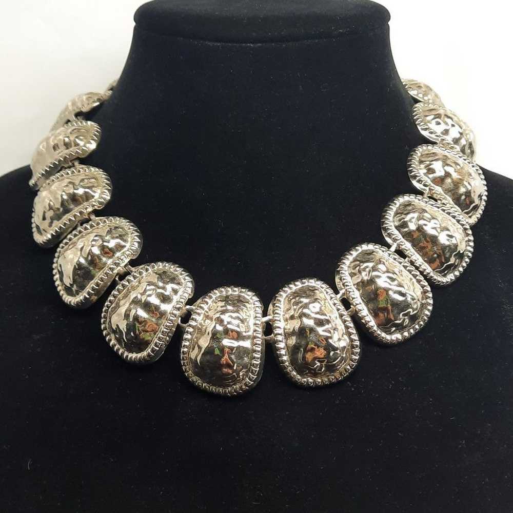Hammered texture chunky choker necklace - image 4