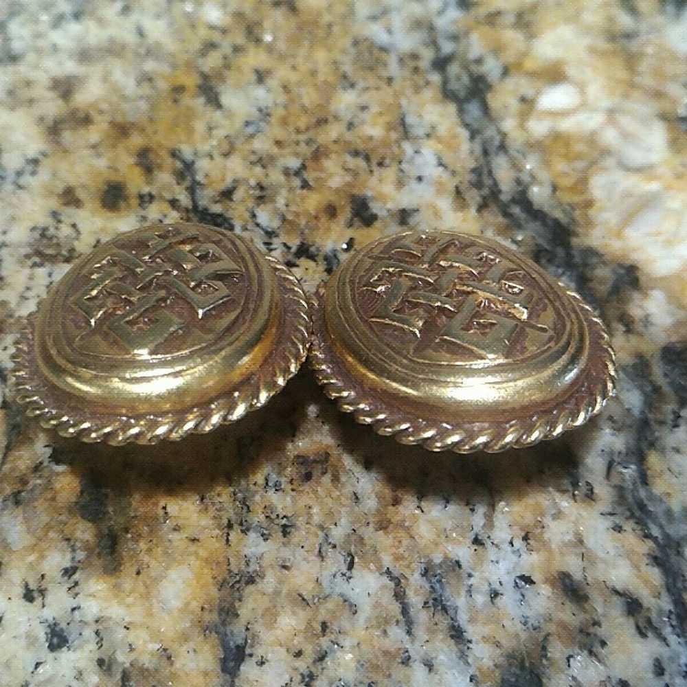 Vintage Ben Amun Clip On Earrings Gold Tone Signed - image 3