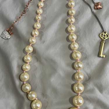 Betsey Johnson vintage pearl necklace