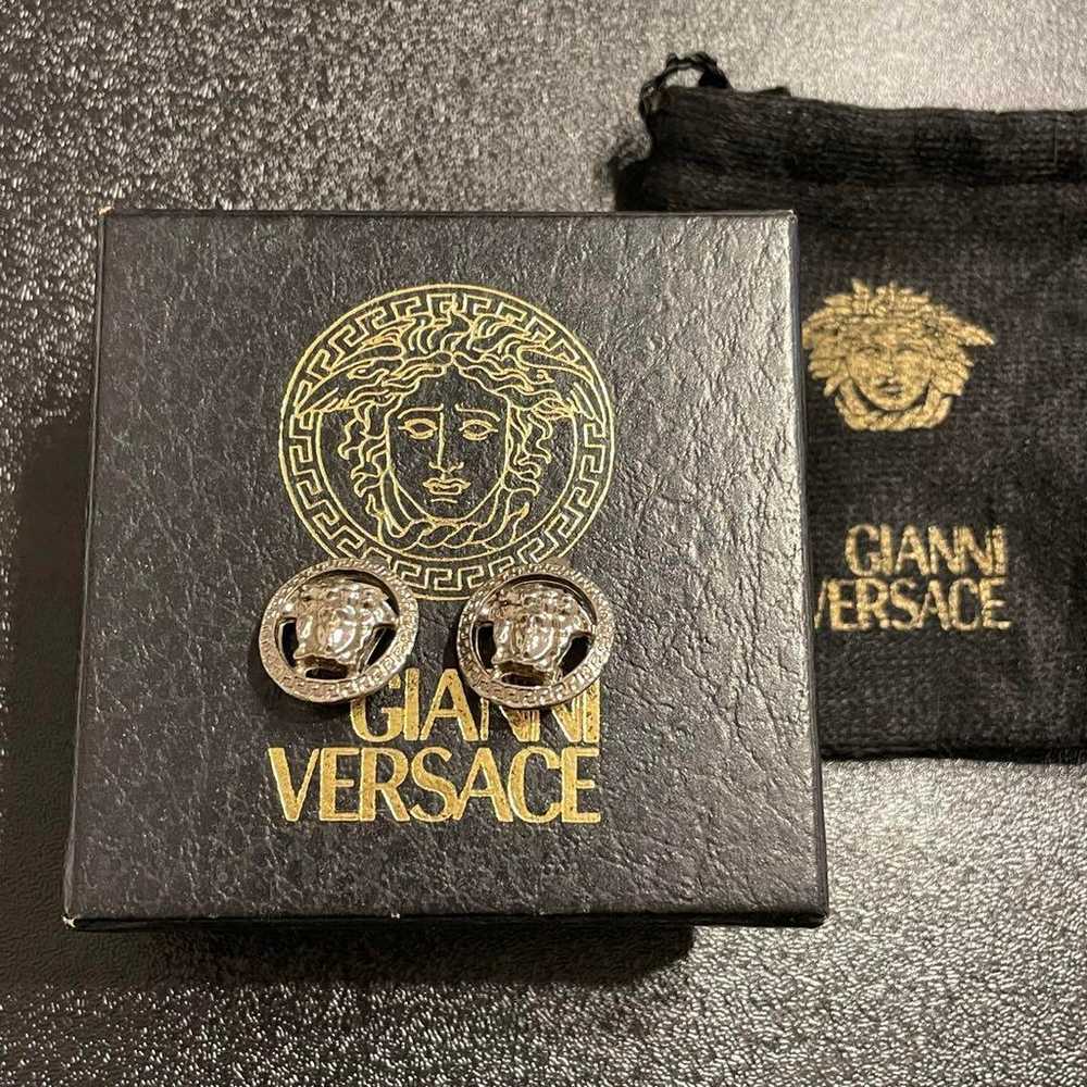 ✨Rare✨ Versace Medusa Earrings Circle Round Silver - image 2