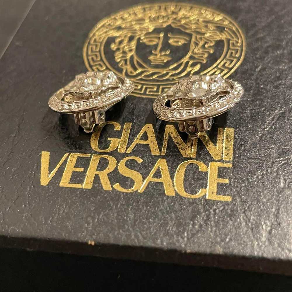 ✨Rare✨ Versace Medusa Earrings Circle Round Silver - image 3