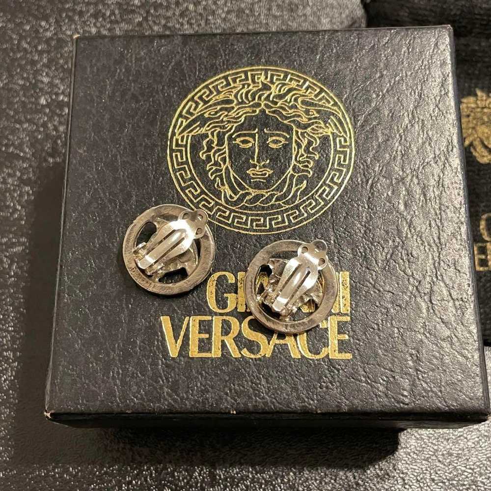 ✨Rare✨ Versace Medusa Earrings Circle Round Silver - image 4