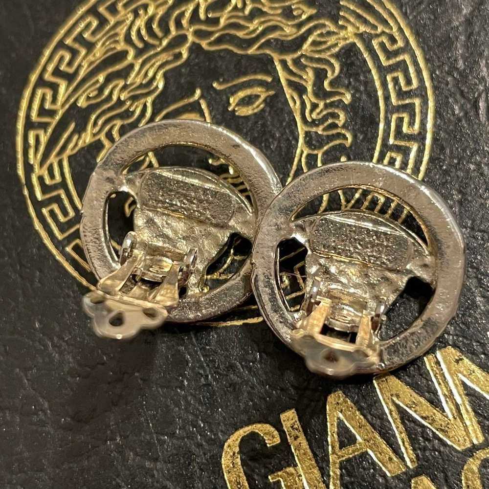 ✨Rare✨ Versace Medusa Earrings Circle Round Silver - image 5