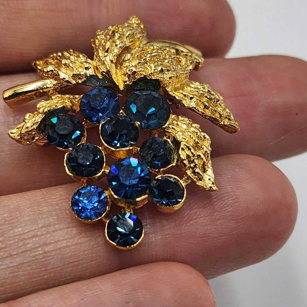 Vintage CROWN TRIFARI Blue Sapphire Rhinestone Gr… - image 3