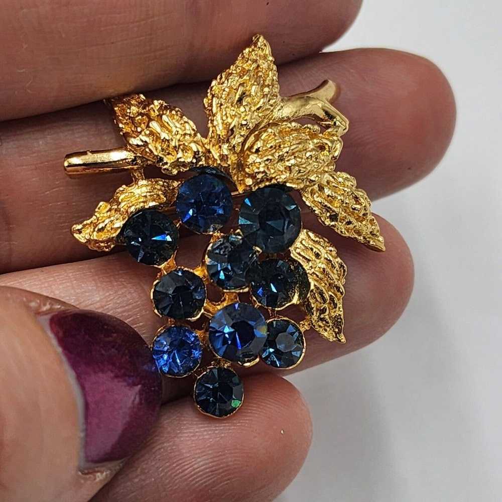 Vintage CROWN TRIFARI Blue Sapphire Rhinestone Gr… - image 4