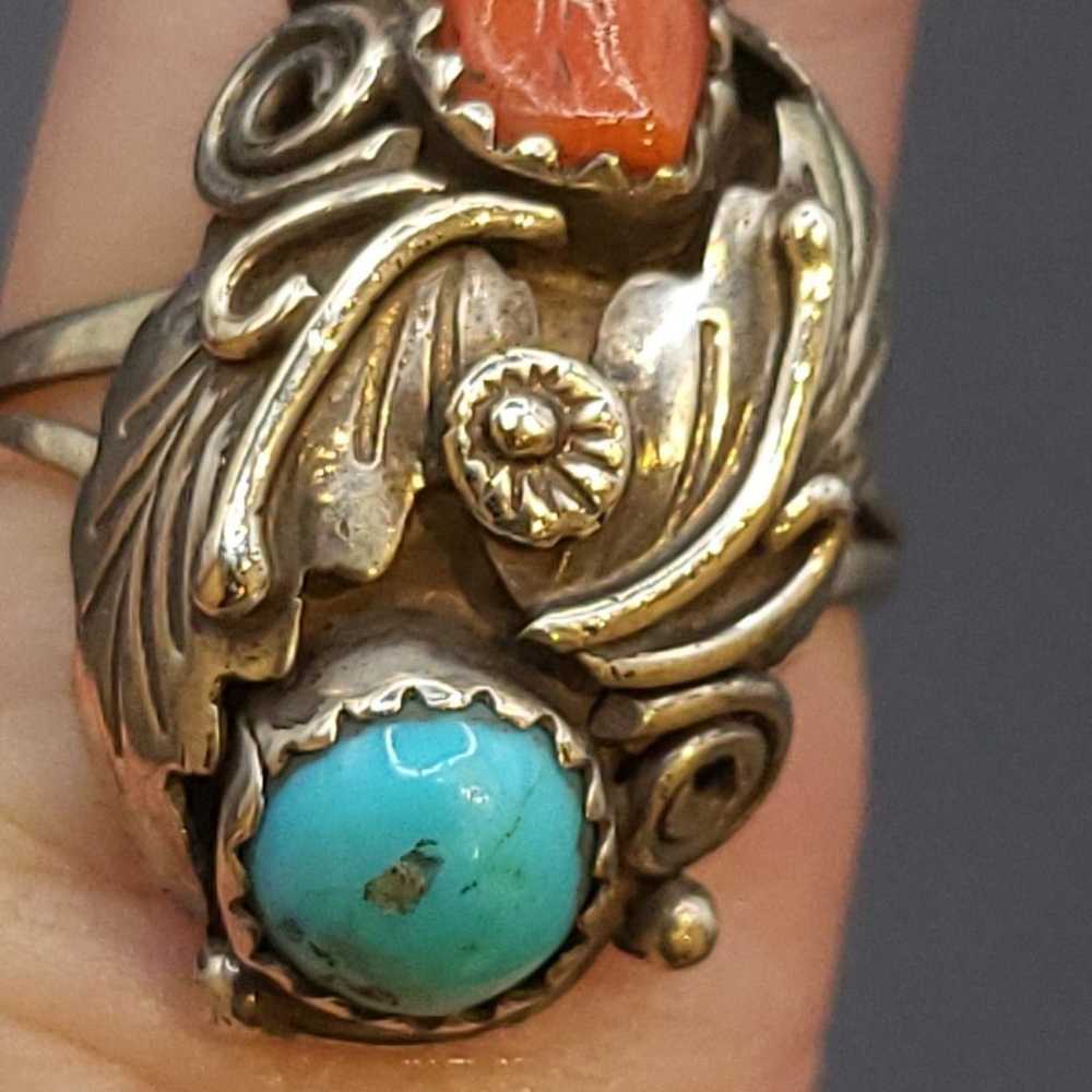 BEAUTIFUL VINTAGE TURQUOISE AND CORAL RING # 622 - image 2