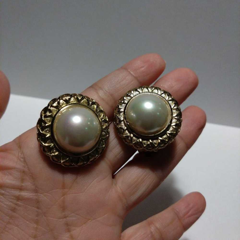 Burberry Vintage Pearl-like Earrings Gold - image 10