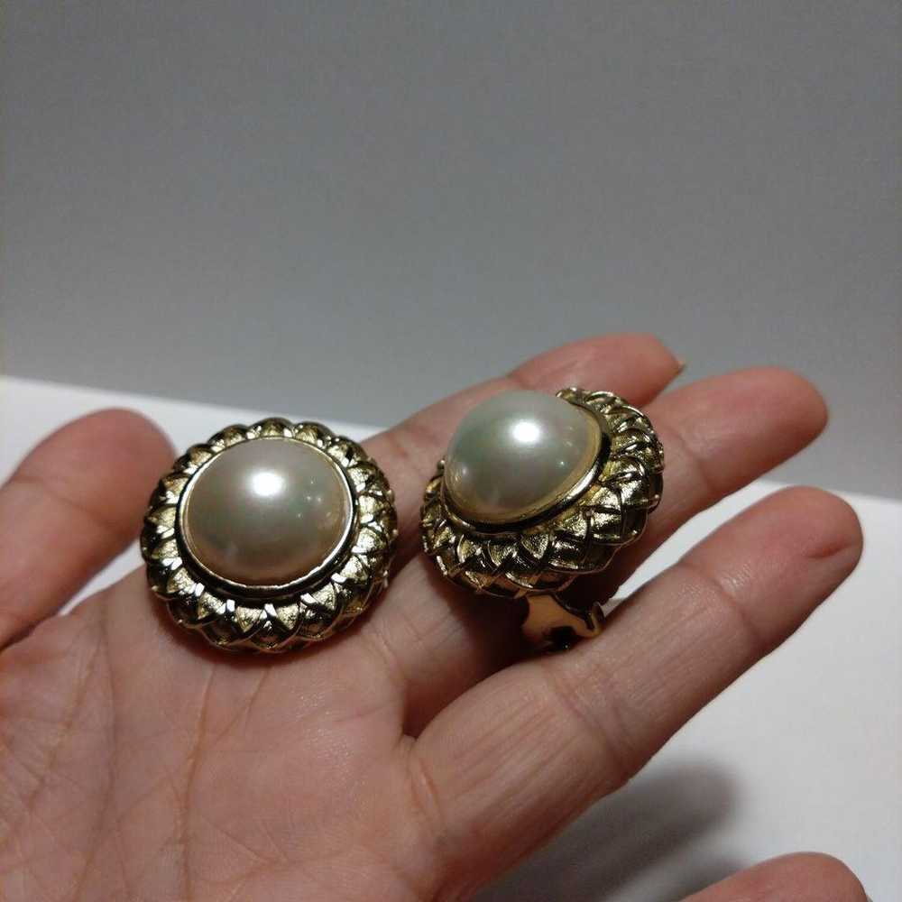 Burberry Vintage Pearl-like Earrings Gold - image 11