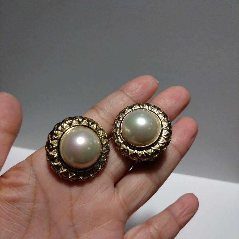 Burberry Vintage Pearl-like Earrings Gold - image 12