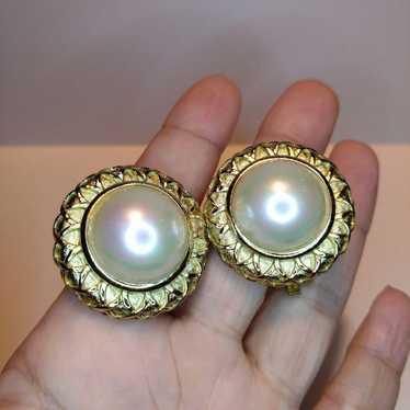 Burberry Vintage Pearl-like Earrings Gold - image 1