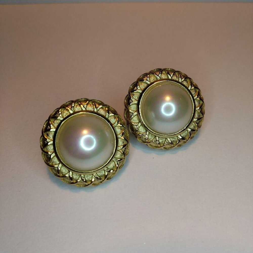 Burberry Vintage Pearl-like Earrings Gold - image 2