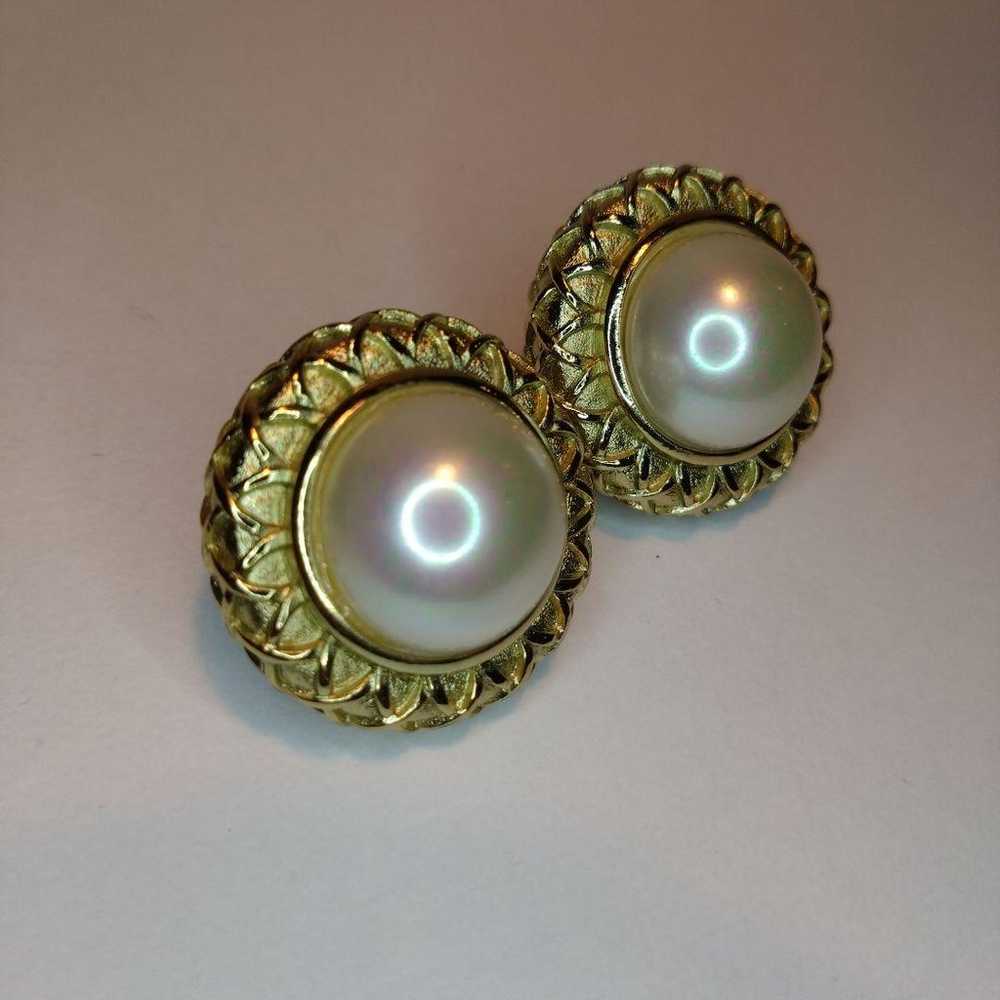 Burberry Vintage Pearl-like Earrings Gold - image 3