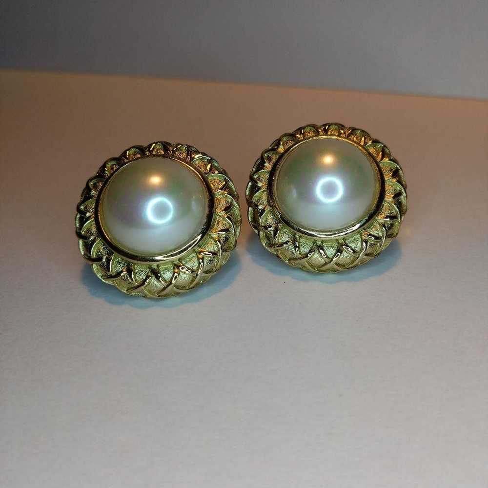 Burberry Vintage Pearl-like Earrings Gold - image 4