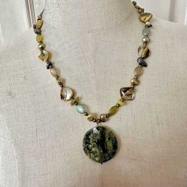 Gaspeite  and abalone vintage pendant necklace - image 1