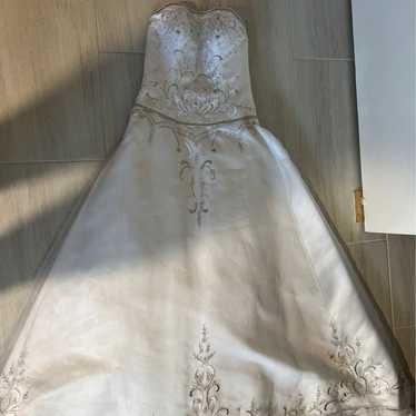 Wedding dress size 6 - image 1