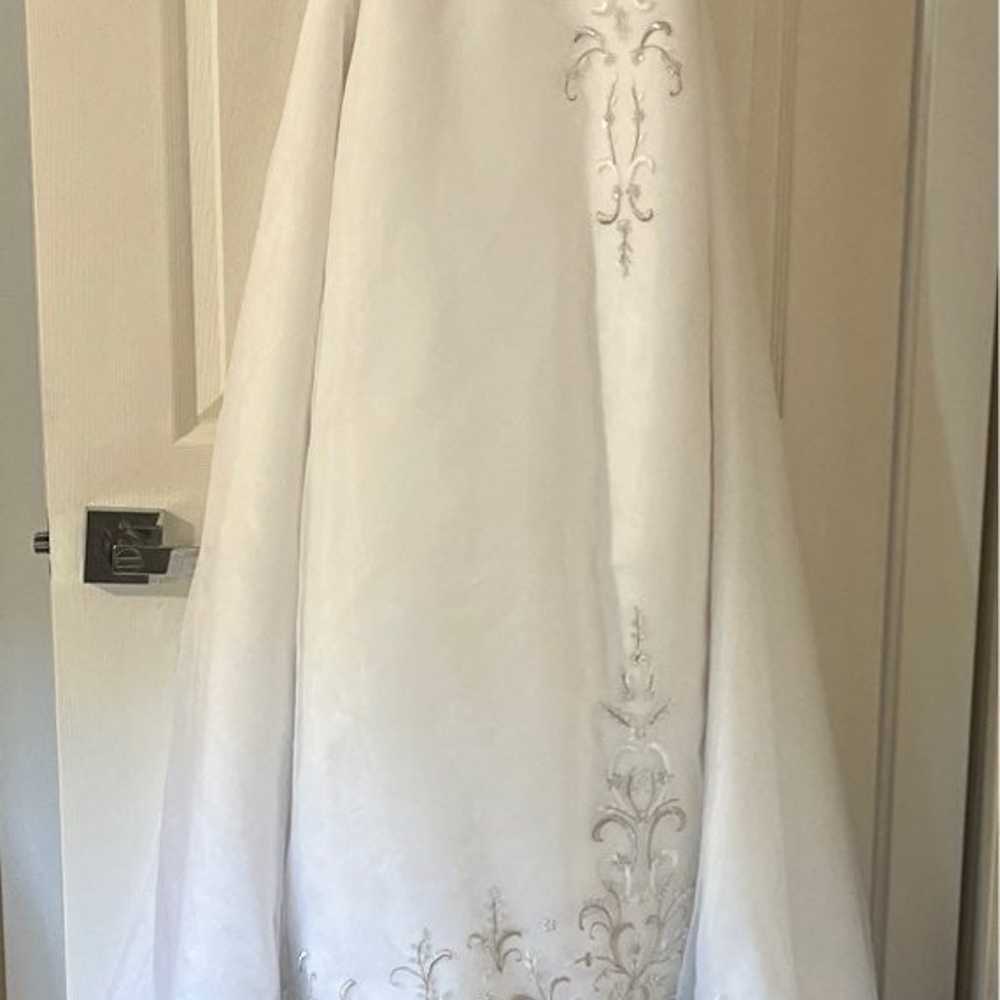 Wedding dress size 6 - image 2