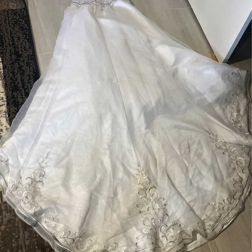 Wedding dress size 6 - image 6