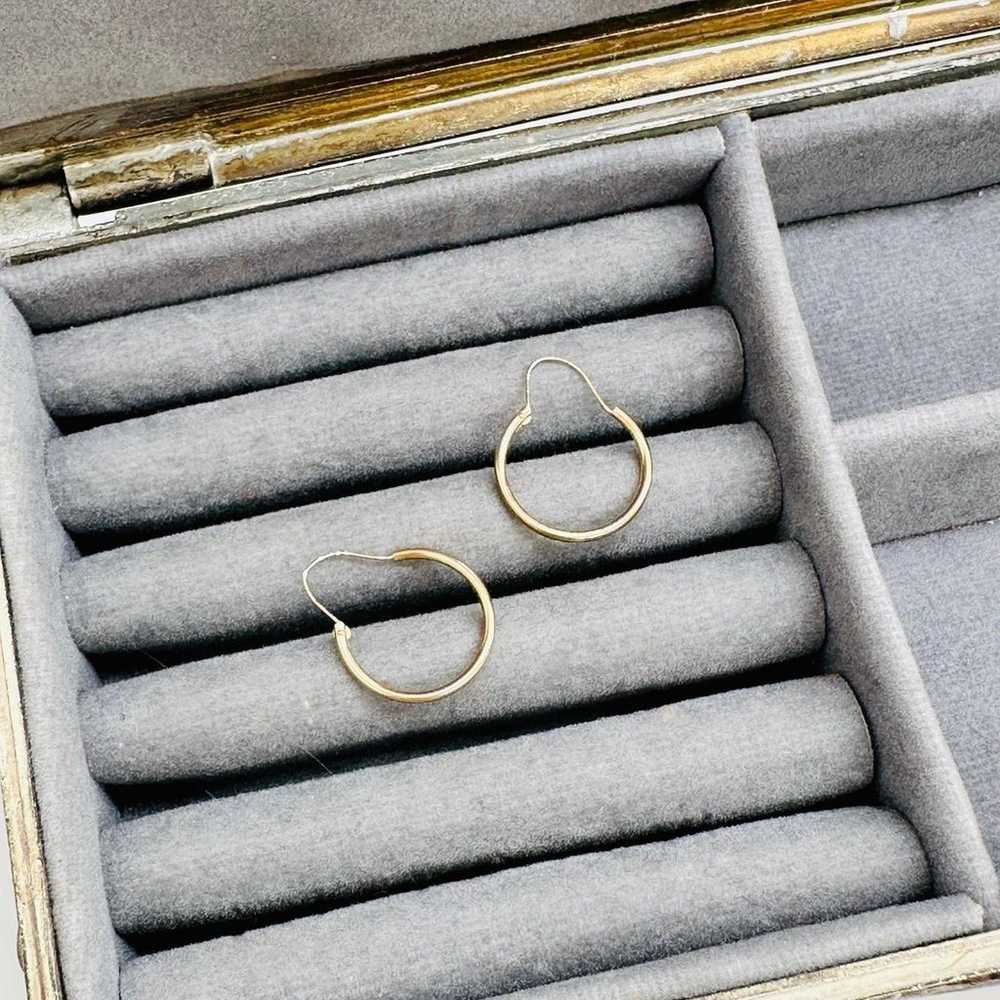 Vintage 14 KT Gold Hoop Dainty Earrings - image 3