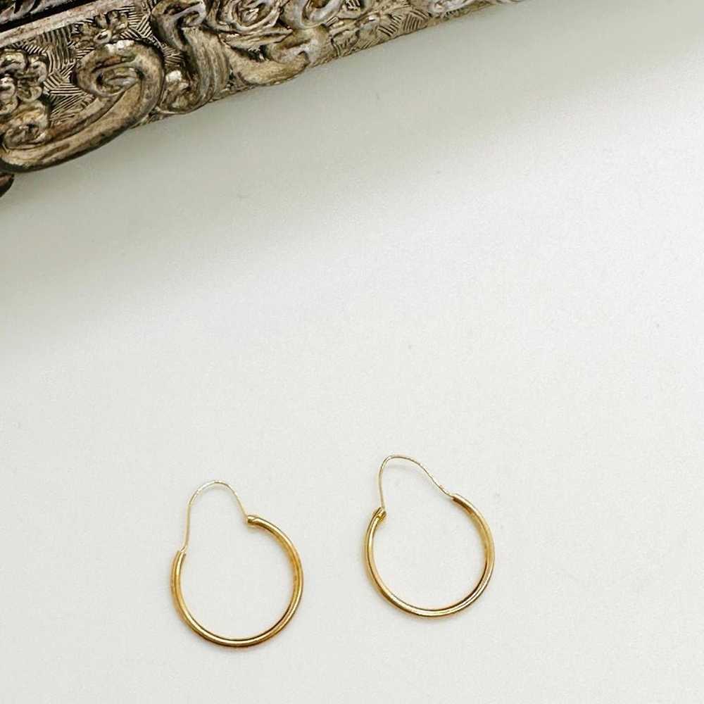 Vintage 14 KT Gold Hoop Dainty Earrings - image 7