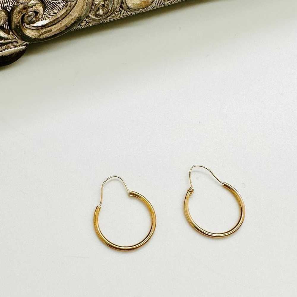 Vintage 14 KT Gold Hoop Dainty Earrings - image 8