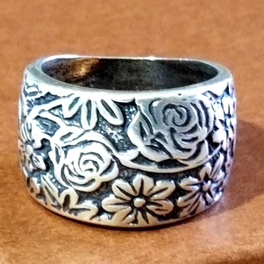 Silpada Sterling Silver Floral Band Ring, Sz 8.5 - image 9