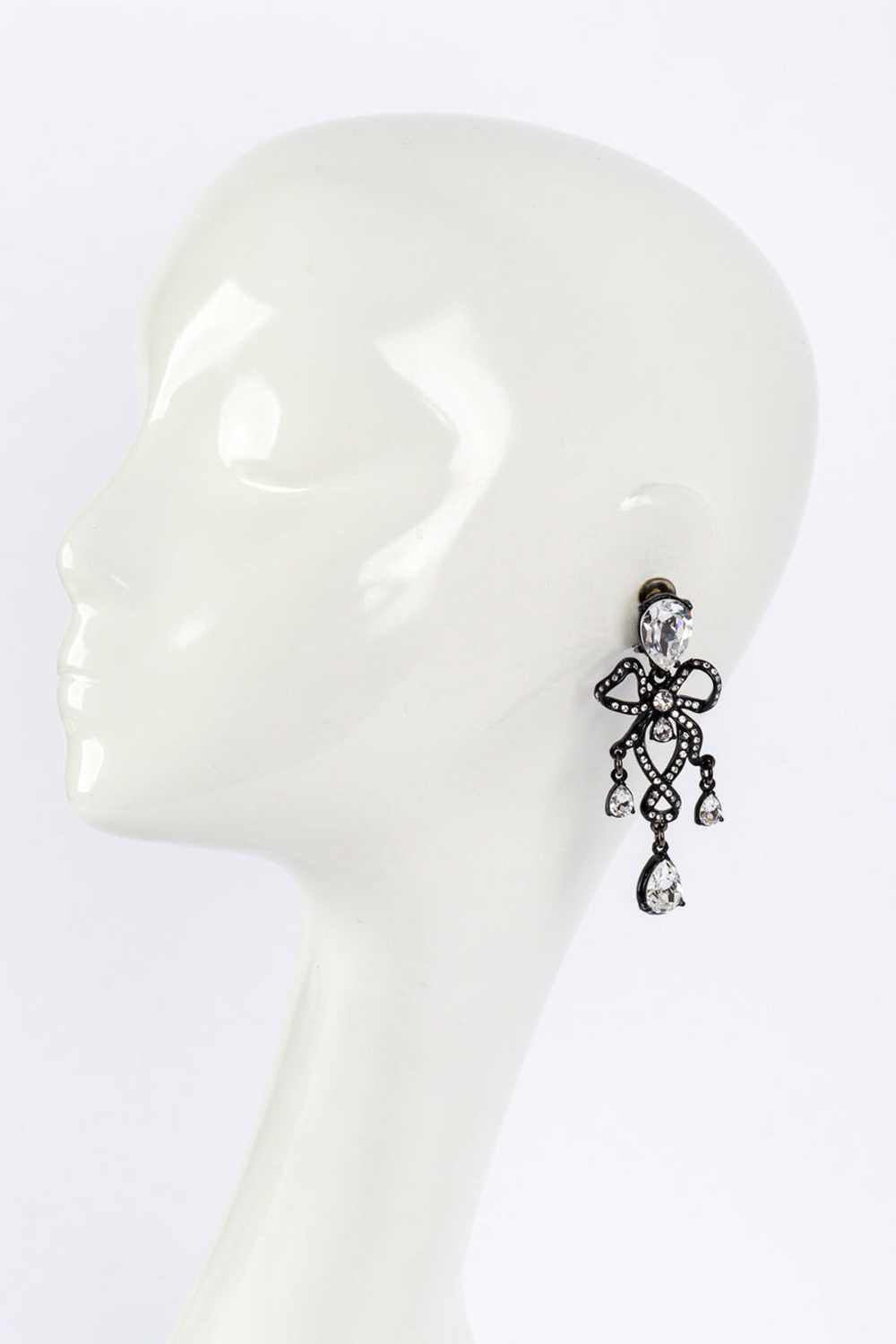 OSCAR DE LA RENTA Crystal Bow Ribbon Drop Earrings - image 2