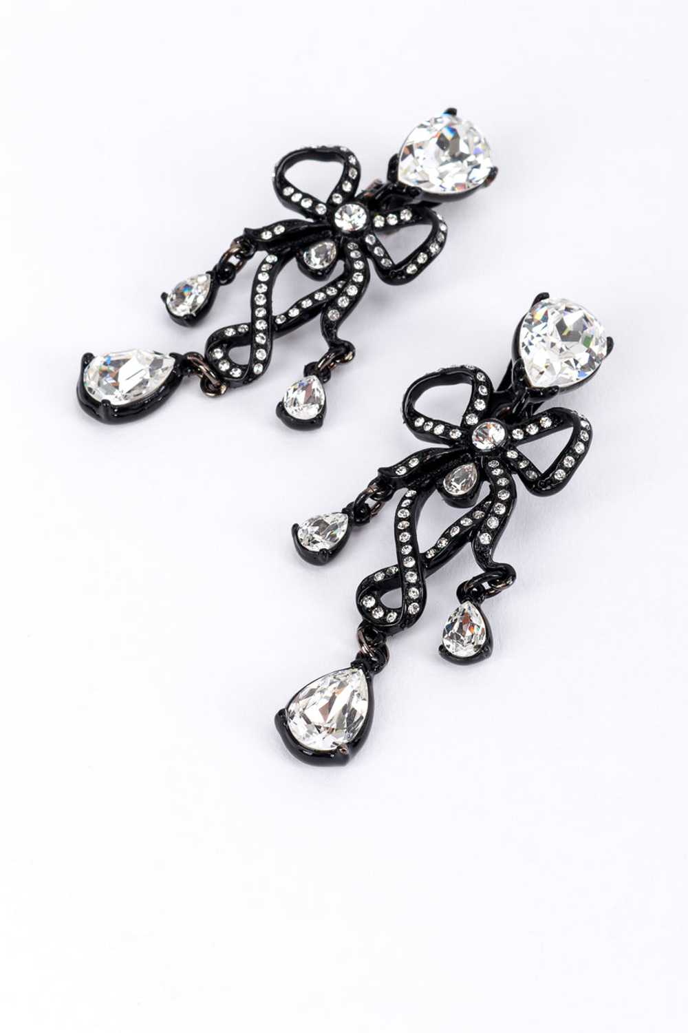 OSCAR DE LA RENTA Crystal Bow Ribbon Drop Earrings - image 3