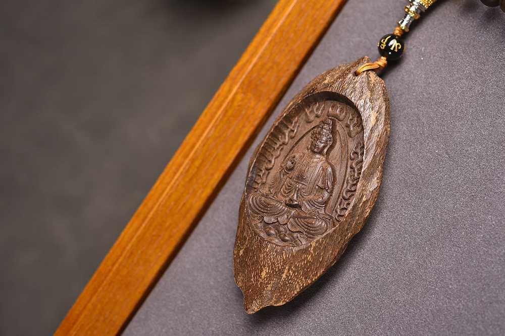 Chinese Chenxiang Wood Kwan-yin Pendant w Necklace - image 2