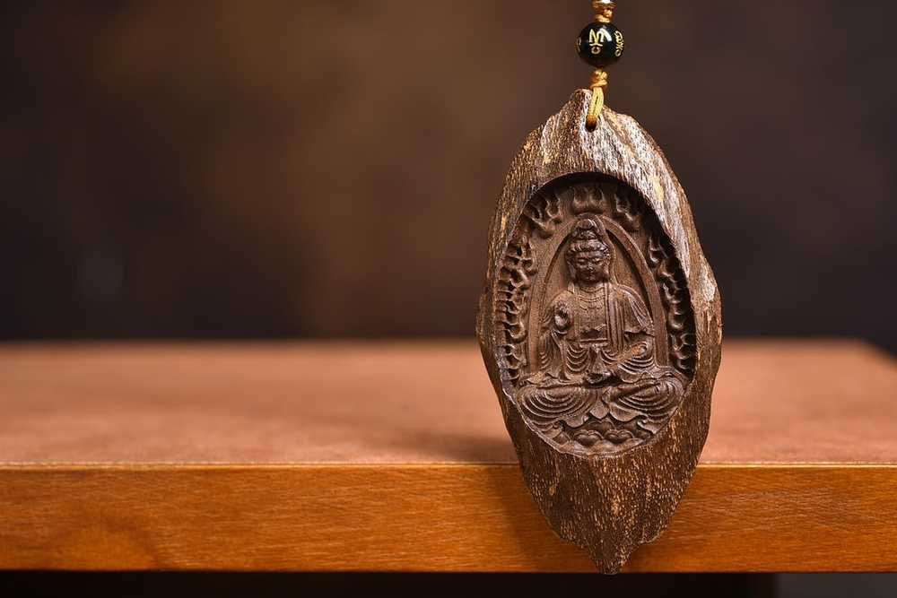 Chinese Chenxiang Wood Kwan-yin Pendant w Necklace - image 3