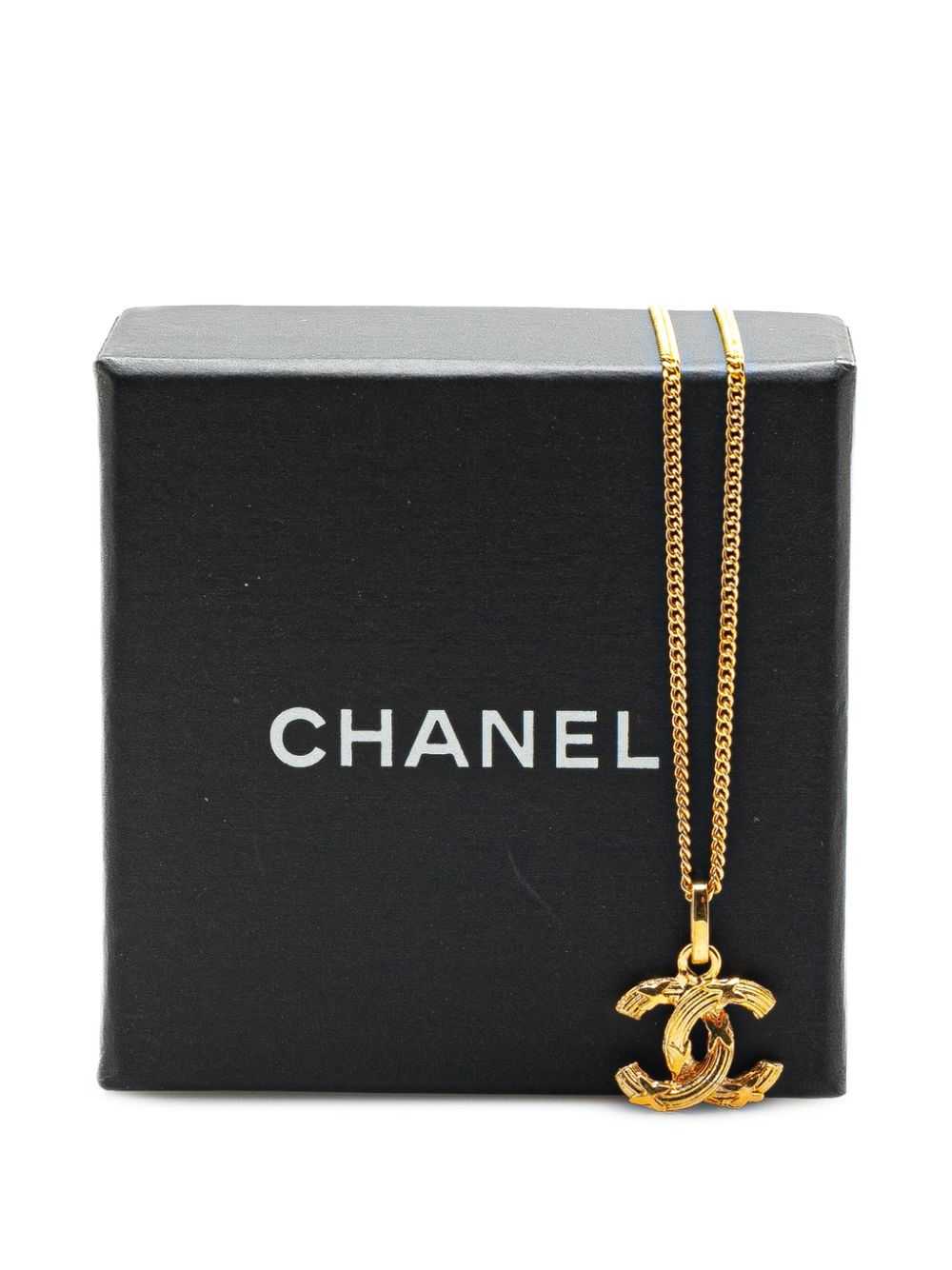 CHANEL Pre-Owned 1970-1980 Gold Plated CC Pendant… - image 5