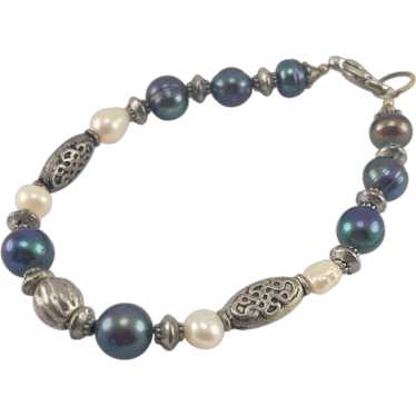 Handcrafted Elegant Freshwater Pearl and Metal Bea