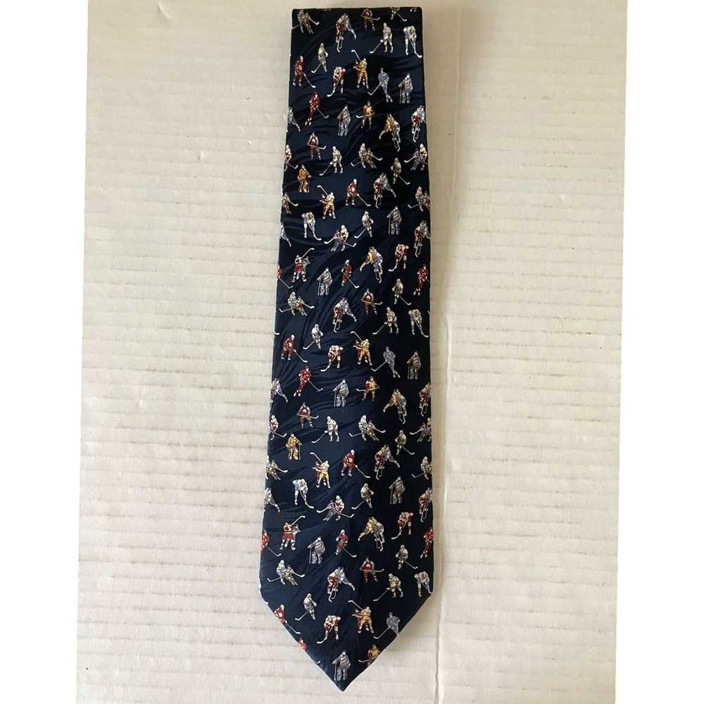 Vintage Silk Jacquard Necktie Featuring Repeat Pa… - image 2